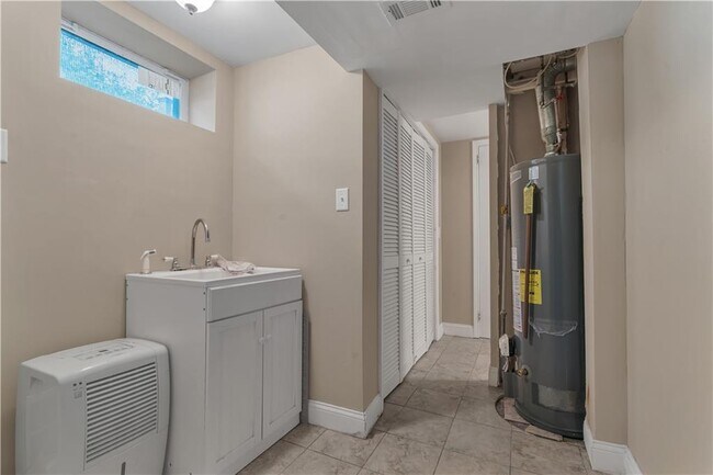 Building Photo - 98 Butler Ave