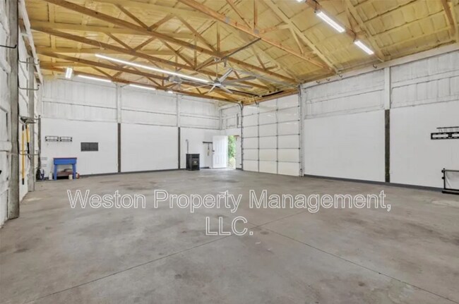 Building Photo - 8651 Overlook Dr