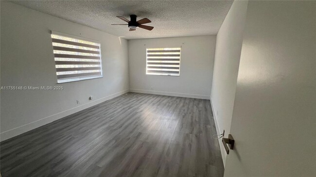 Building Photo - 9811 Westview Dr