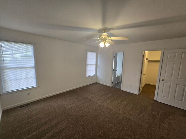 Building Photo - 312 Shade Tree Dr