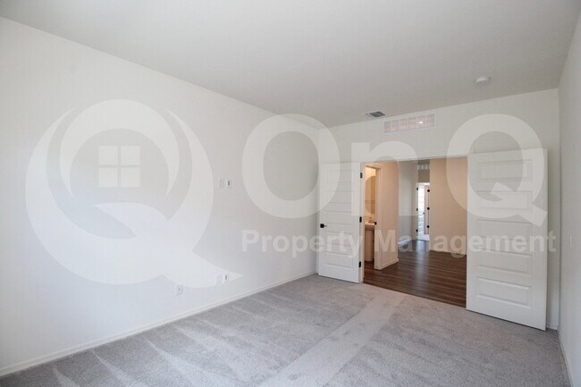 Building Photo - 9320 S 30th Ln