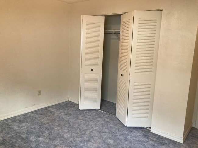 Building Photo - 2 Bed / 1 Bath – Terrace Gardens Condominiums