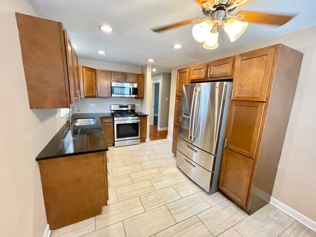 Building Photo - 5755 S Meade Ave