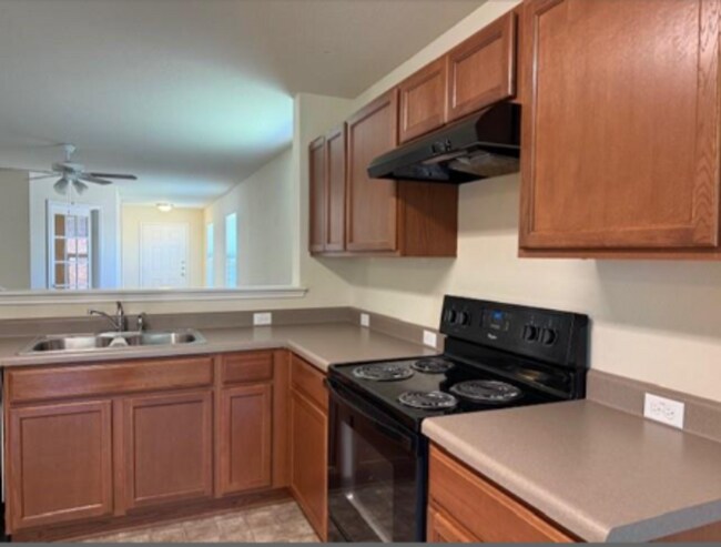 Building Photo - 5717 Levenwood Ln