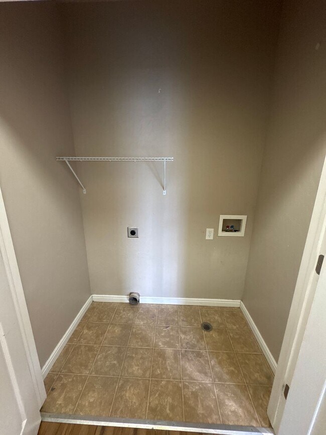 Building Photo - 1562 W 300 S