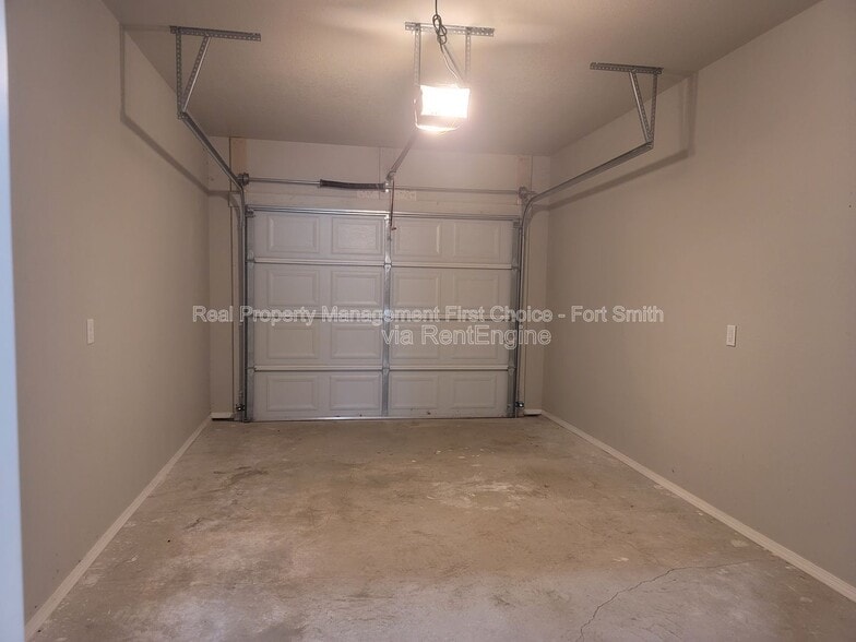 Building Photo - 2124 Ingalls Ln