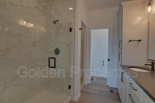 Building Photo - 7768 N Girard Cir
