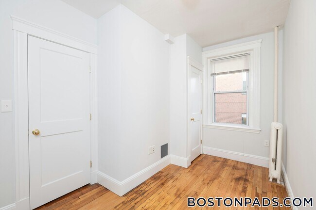 Building Photo - 49 Worthington St