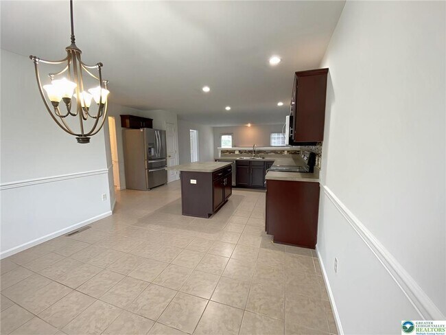 Building Photo - 2150 Rolling Meadow Dr