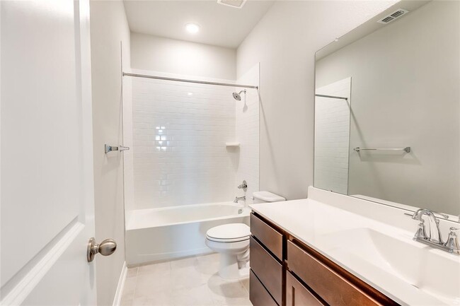 Building Photo - 325 Diamondleaf Dr