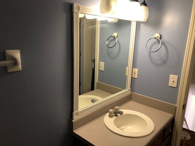 Building Photo - 4776 Cheshire Cir