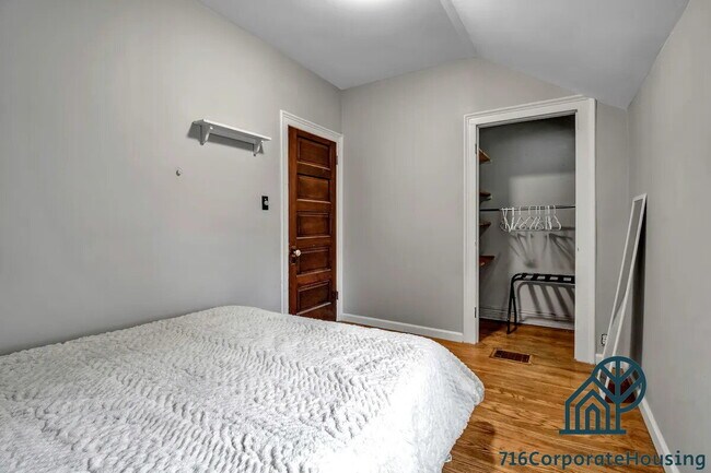Building Photo - Furnished 1-Bedroom Upper Apartment on Prospect Ave