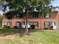 Building Photo - 723 Lakeview Dr