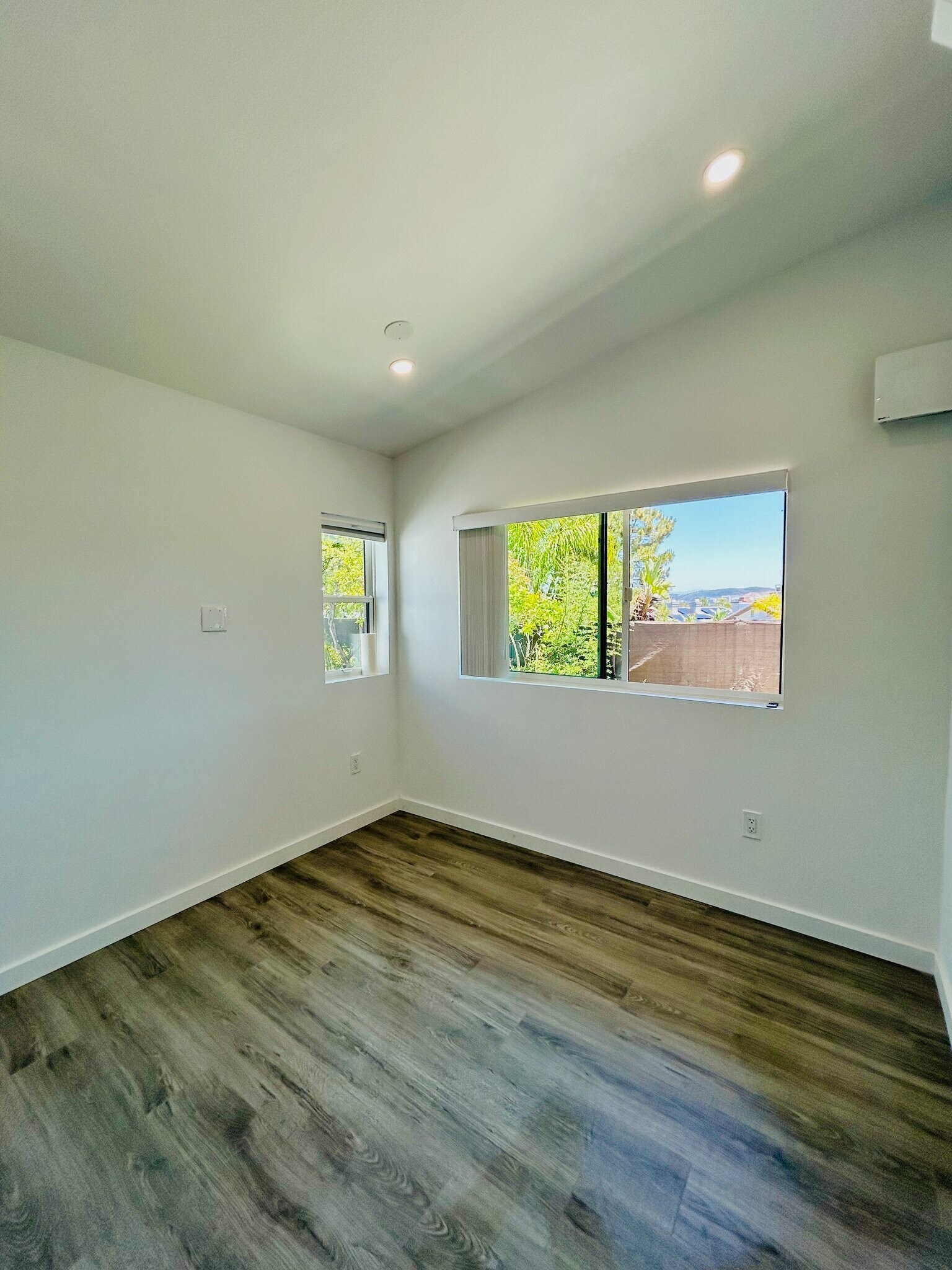 Building Photo - 870 Windridge Cir