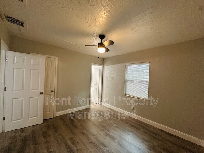 Building Photo - 1610 12th Ave S