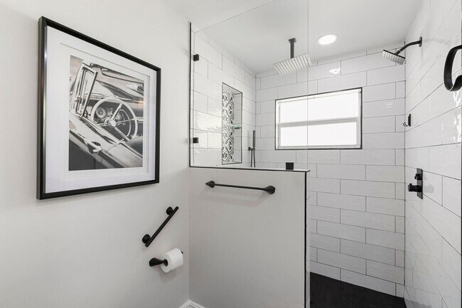 Building Photo - 685 N Barfield Dr