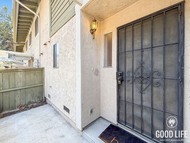Building Photo - SD: Spacious 3B/2.5BA Multi-Level Home in Redwood Village with Attached Garage, Private Patio & C...