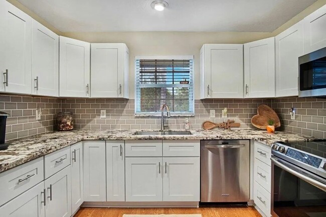 Building Photo - 12207 77th Pl N