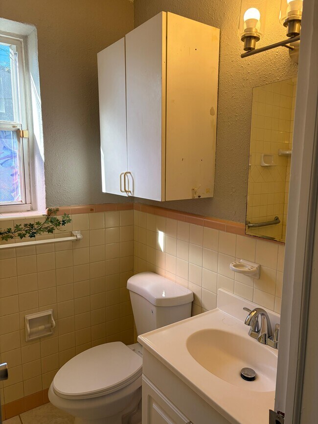 Building Photo - 4664 Blount Ave