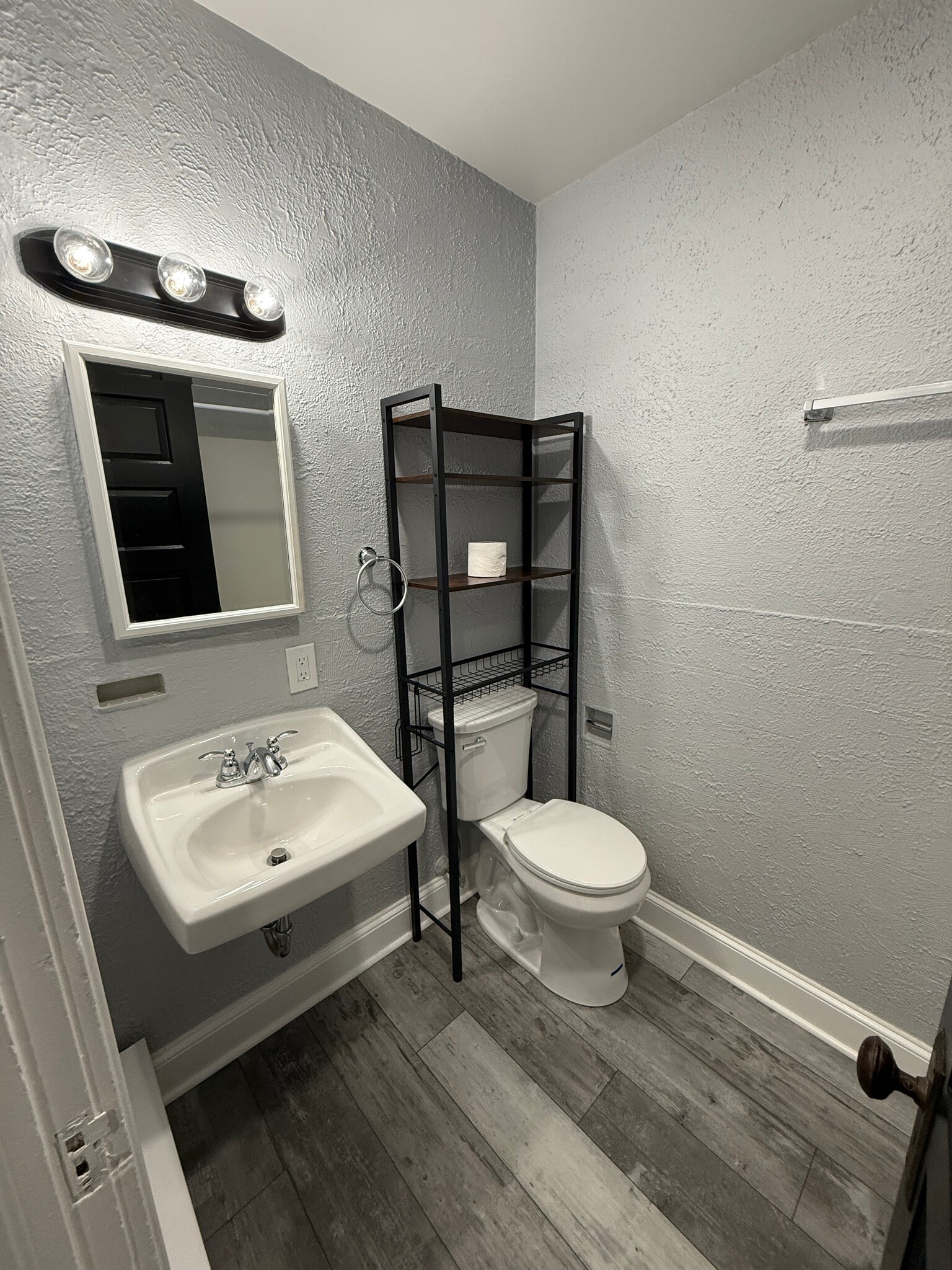 Building Photo - 6921 Urner Ave