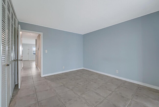Building Photo - 3915 S Flagler Dr