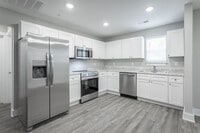 Building Photo - 5 Meadowbrook Dr W