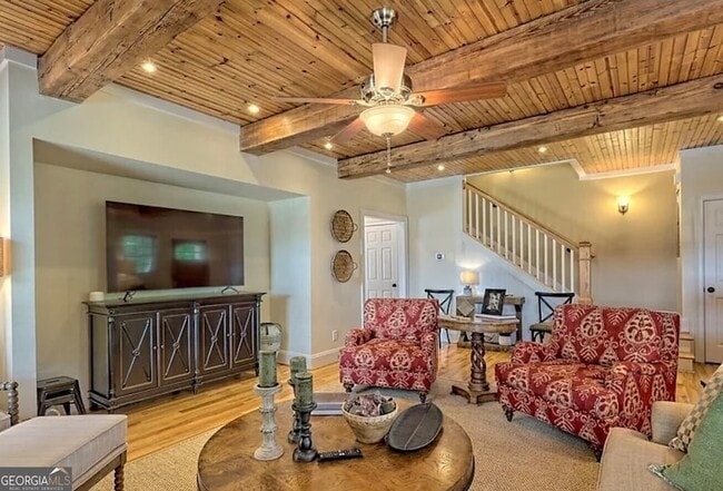 Building Photo - 643 Washington St