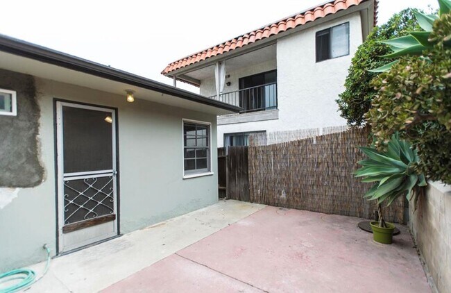Building Photo - 507 Avenida Victoria