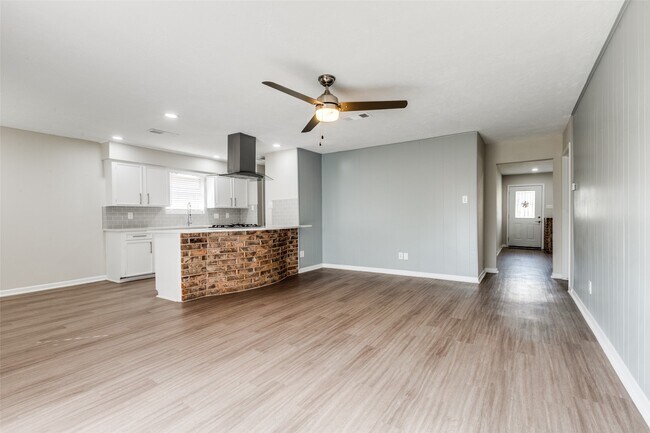 Building Photo - 5426 Fairgreen Ln