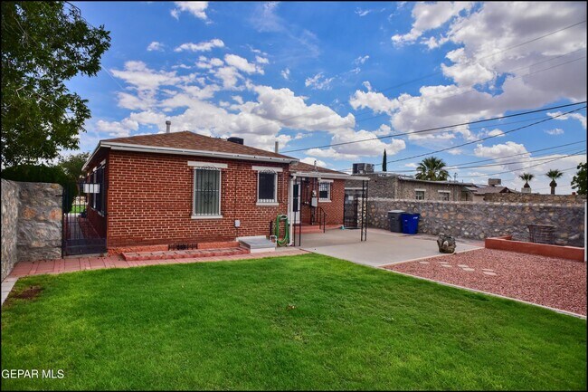 Building Photo - 815 Ellis St