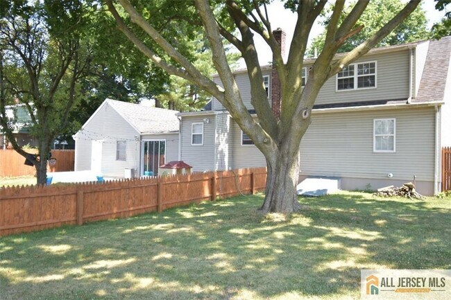 Building Photo - 1 Lee Ave