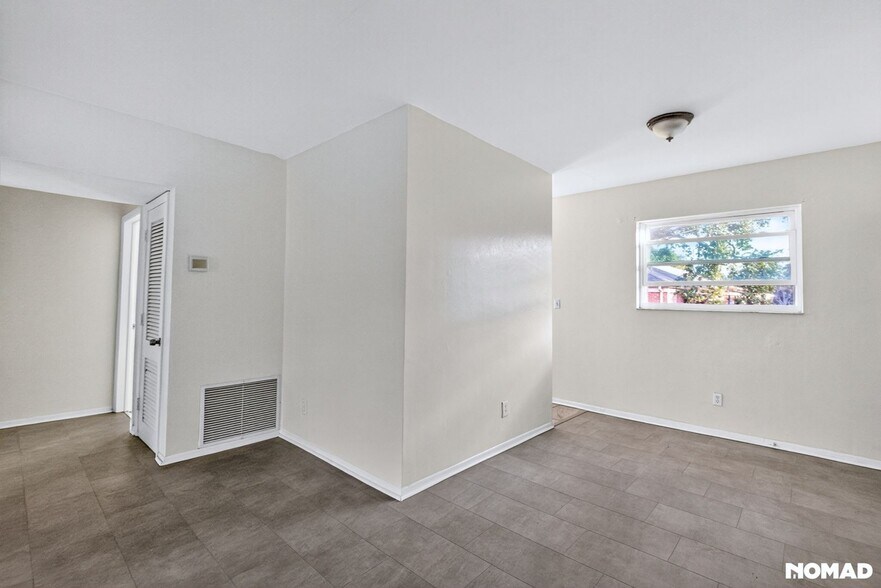 Building Photo - 3150 Pinellas Point Dr S