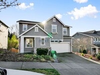 Building Photo - 5 Bed and 3.5 Bath Single-family Home is A...
