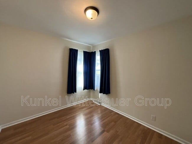 Building Photo - 221 Gilbert St