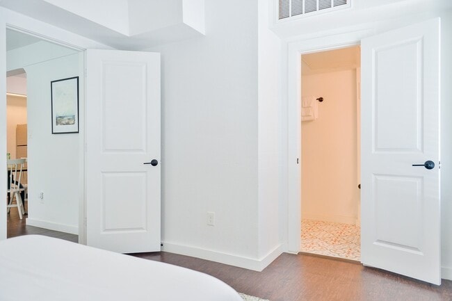 Building Photo - 2300 Stanford St