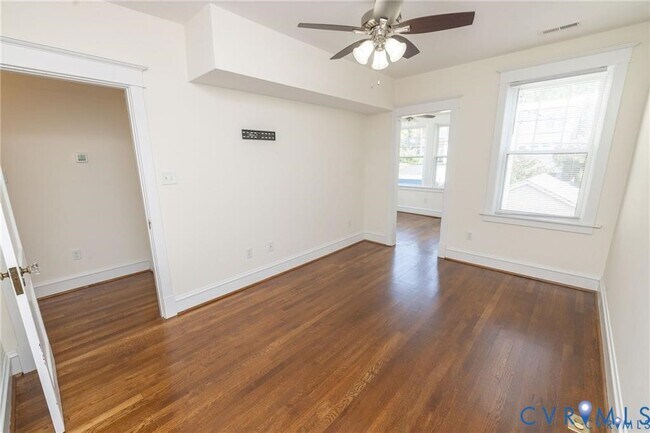Building Photo - 2302 Maplewood Ave