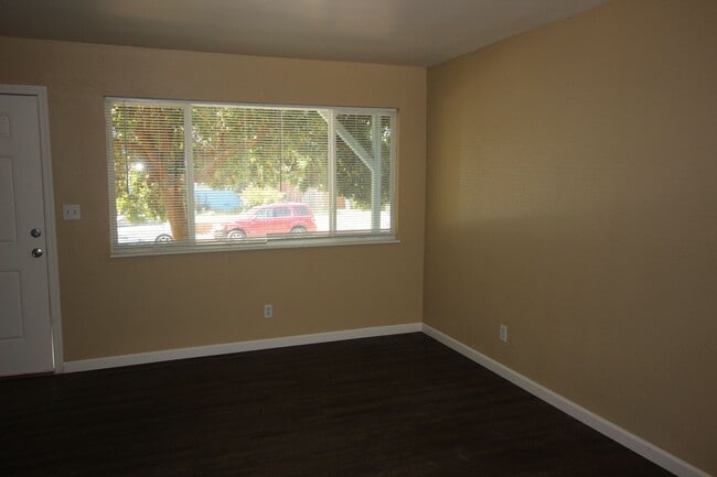 Building Photo - 4441 Yukon Dr