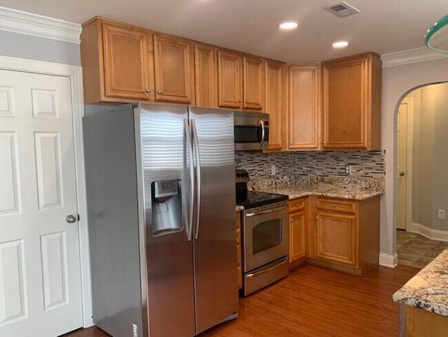 Building Photo - 1205 Dexter Ridge Dr