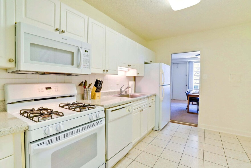 Building Photo - 1600 S Eads St