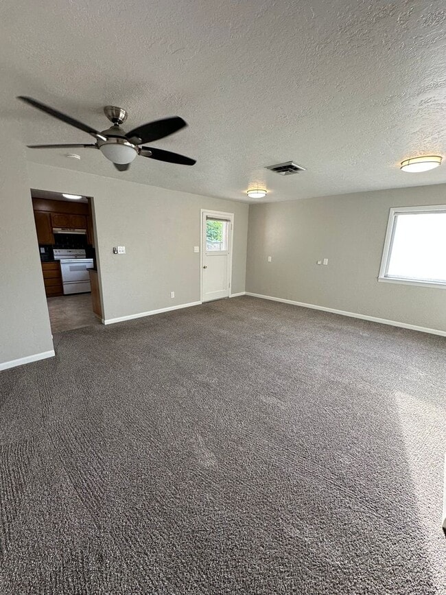 Building Photo - Great location in Meridian for this 3 bedroom 2 bath home.