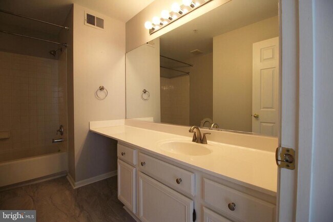 Building Photo - 46598 Drysdale Terrace