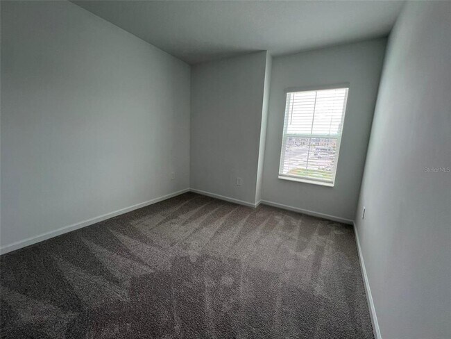 Building Photo - 3066 Chantilly Dr