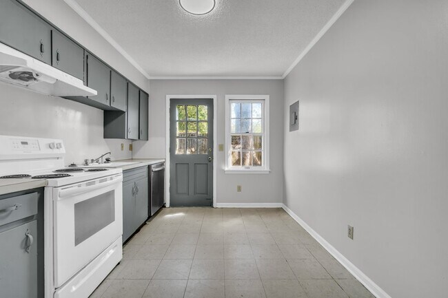 Building Photo - 417 E Jordan Ave