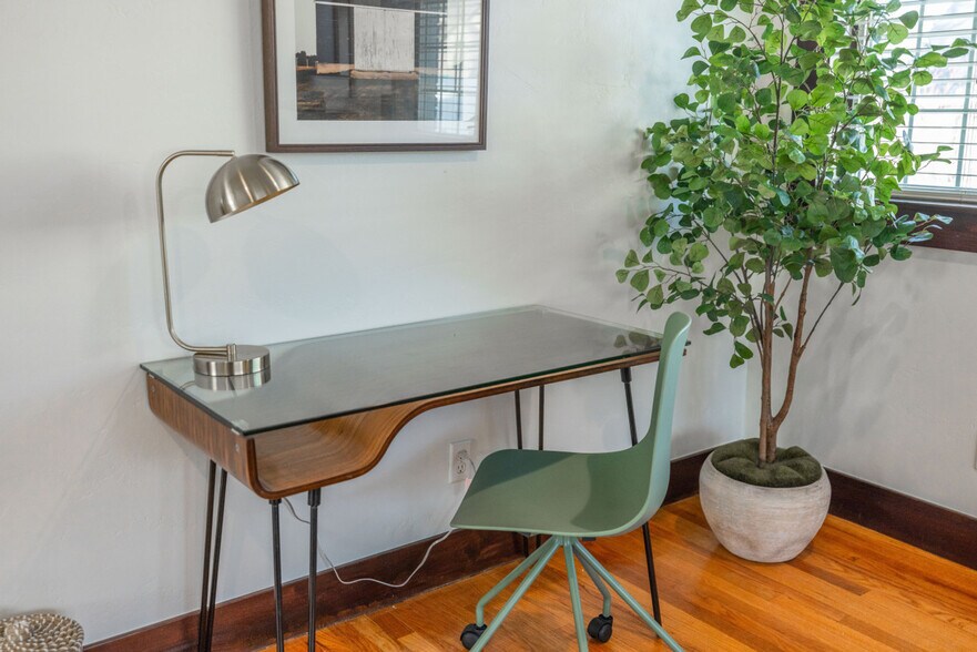 Building Photo - 3076 Melbourne St