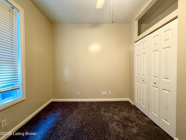Building Photo - 512 E Elm St