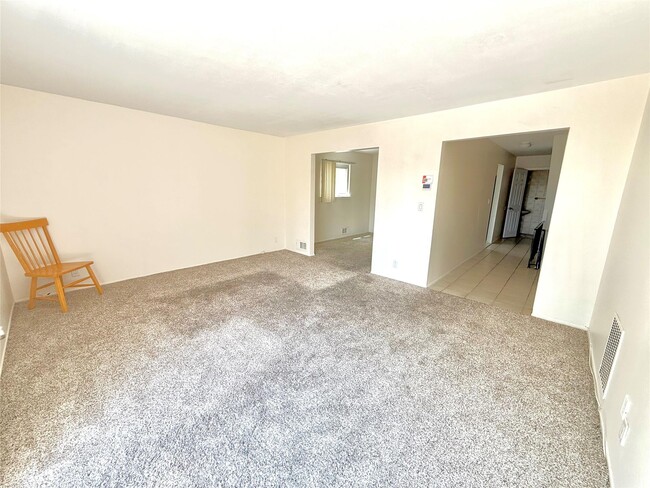 Building Photo - 32 Elissa Ln
