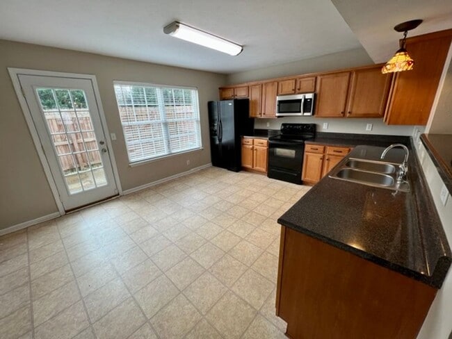 Building Photo - *END UNIT* 2 Bed, 2.5 Bath Townhome in The Cottages at Indian Park