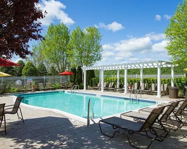 Building Photo - 213 Riverview Dr