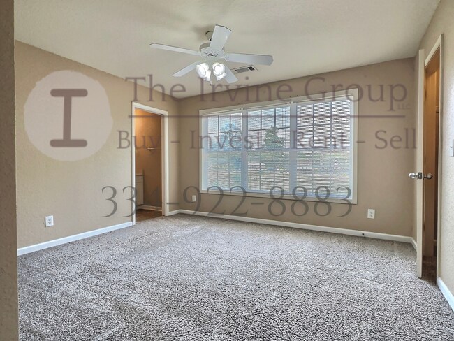 Building Photo - 3 bed 2.5 bath