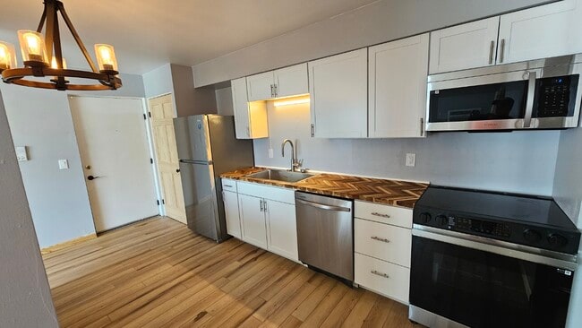 Building Photo - Matson